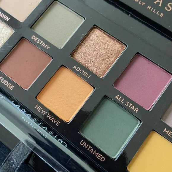 Subculture eyeshadow palette - Picture 4 of 9